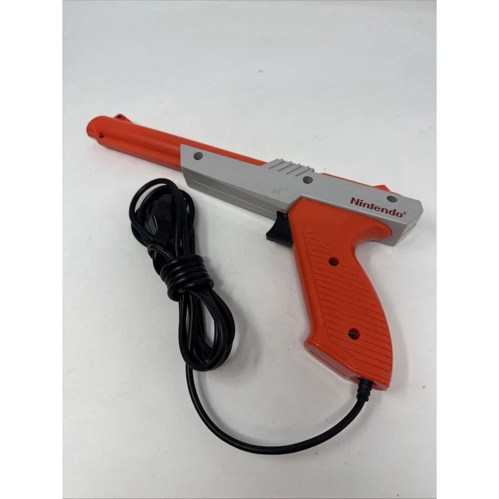 Original 1985 Nintendo NES Zapper Duck Hunt Gun‎ - NES-005 Authentic OEM